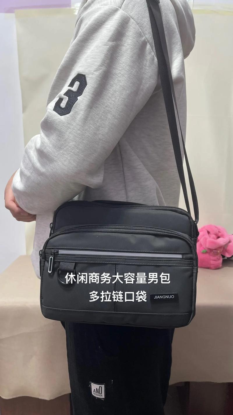 揭秘时尚风向标:惠田箱包引领轻奢热潮